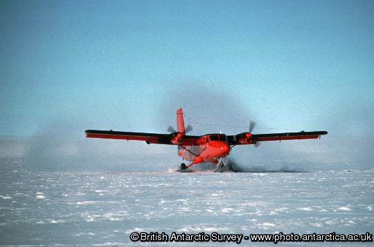 Twin otter landing on the Dyer Plateau